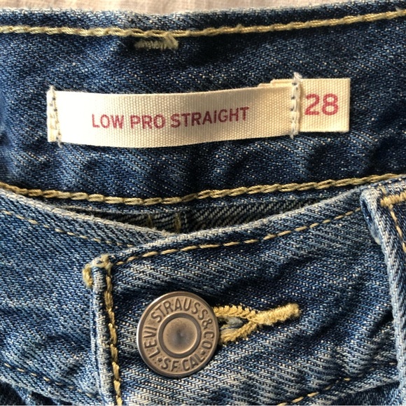 Levi’s Low Pro Straight jean intentional distress wide leg med rise size 28 - Picture 2 of 10